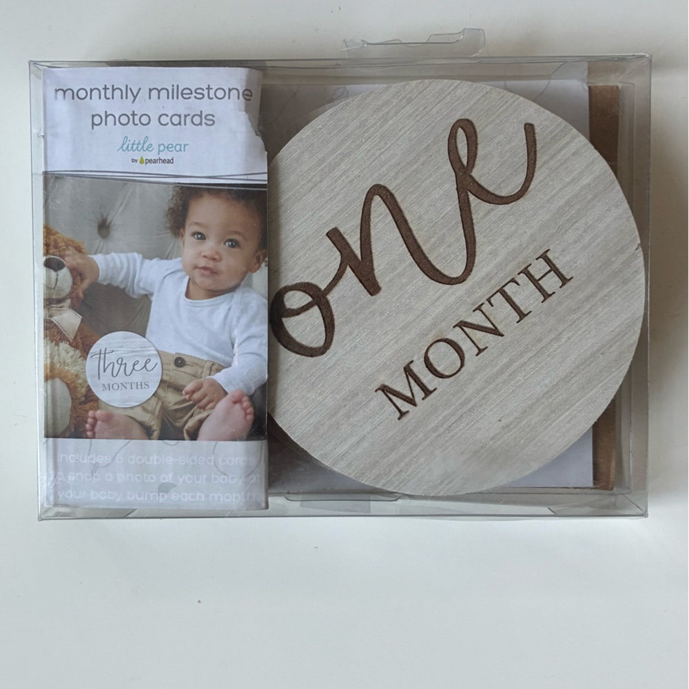 Pearhead Little Pear Monthly Milestone wooden circular Photo Cards